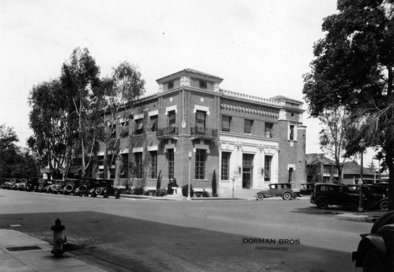 What is Bakersfield Known For? (20 Things It's Famous For)